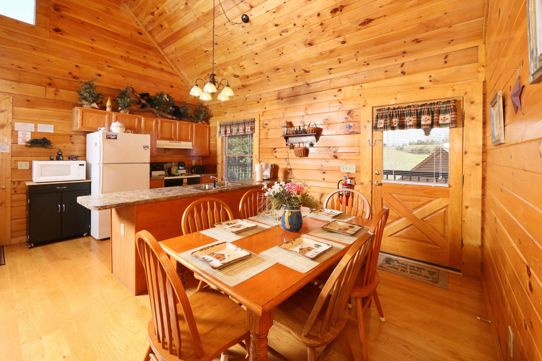 Others 4, Bear Heaven - Two Bedroom Cabin, Sevier