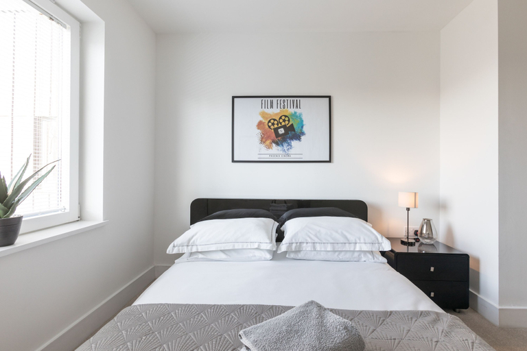 Bedroom 3, Luxury 2-bed Flat, Parking Near Tube and Emirates, London