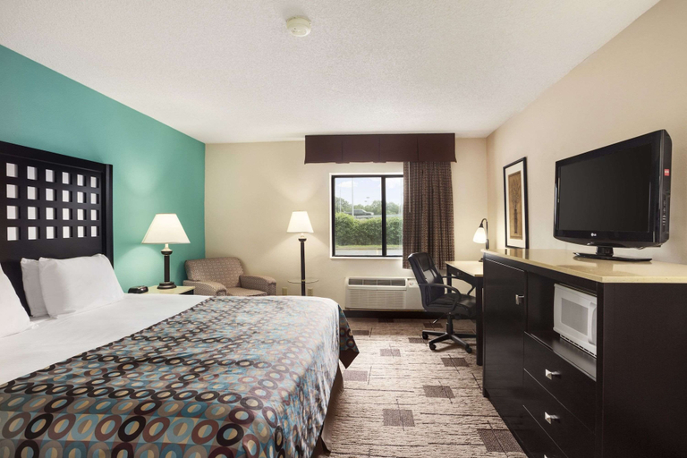 Bedroom 3, Days Inn by Wyndham Fort Smith, Sebastian