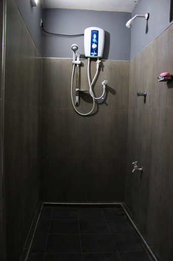 Bathroom 4, Sigiriya Lahiru Homestay, Dambulla