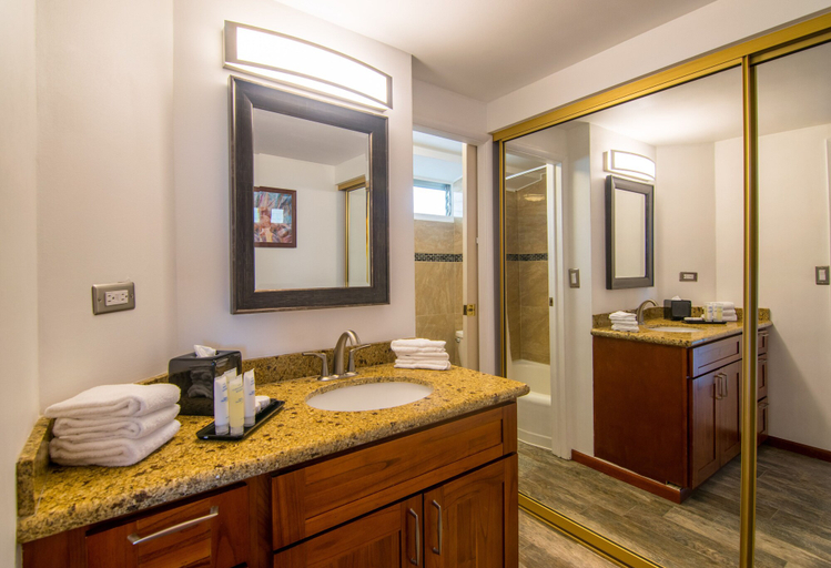 Bathroom 5, Waikiki Shore by OUTRIGGER, Honolulu