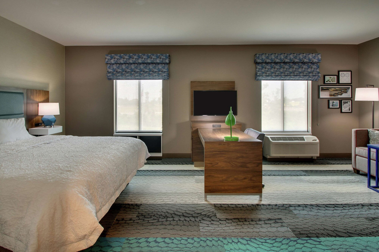 Bedroom 3, Hampton Inn & Suites Southport, Brunswick