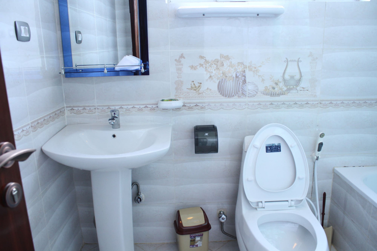 Bathroom 3, Oasis Hotel Apartment, Addis Abeba