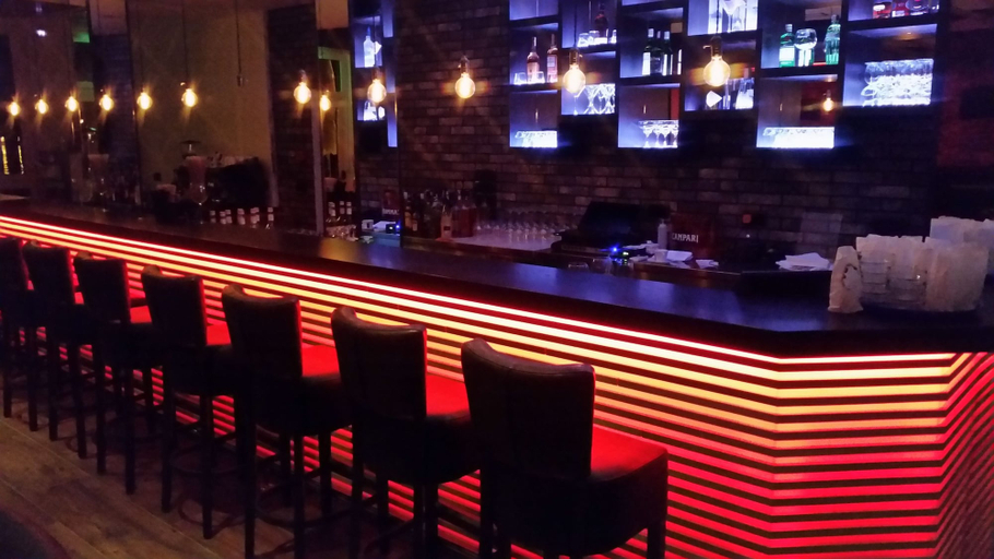 Food & Drinks 5, Sunset Split Rooms, Podstrana