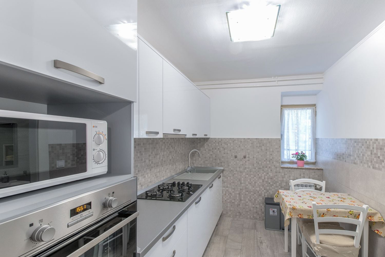 Others 5, Apartment 1709, Umag