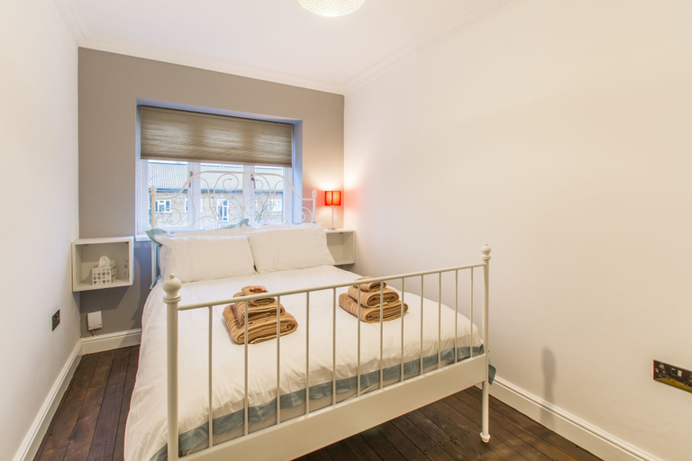 Bedroom 3, Luxury London Apartment 5-double rooms, London
