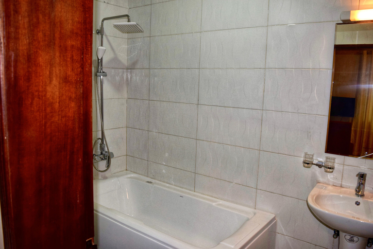 Bathroom 3, Regent Palace Hotel, Western Urban