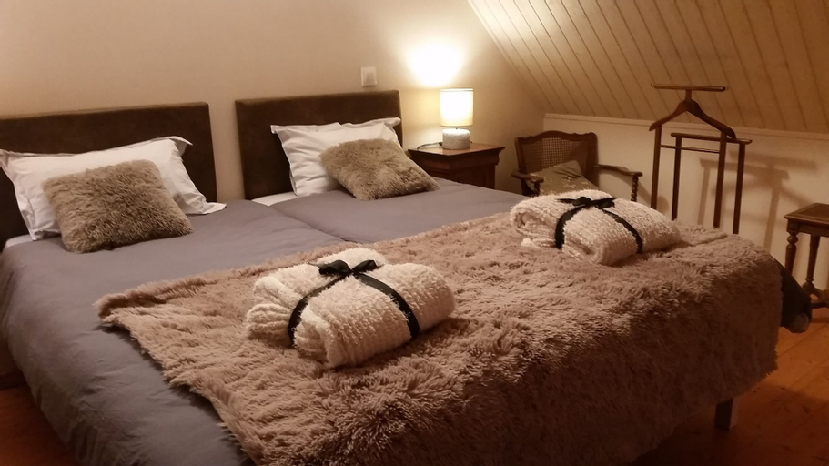 Bedroom 4, La Ferme de Flo', Yonne
