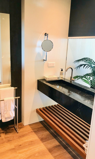 Bathroom 4, Holland House Beach Hotel