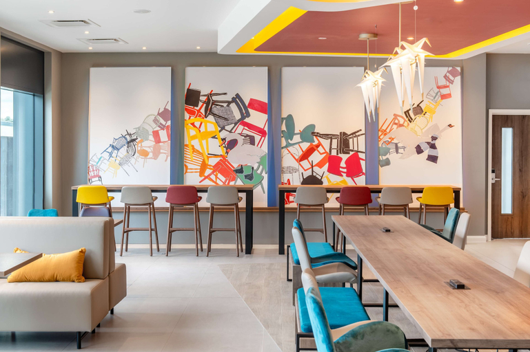 Food & Drinks 5, Hampton by Hilton High Wycombe, Buckinghamshire