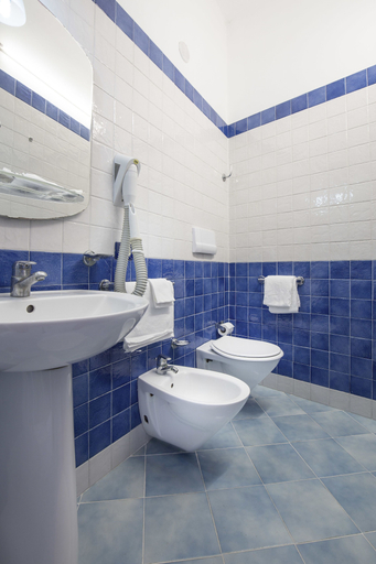 Bathroom 4, Hotel Il Faro, Napoli