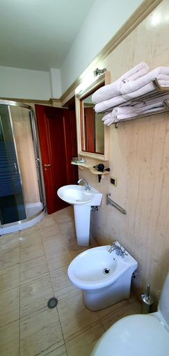 Bathroom 4, Nov Hotel, Tiranës