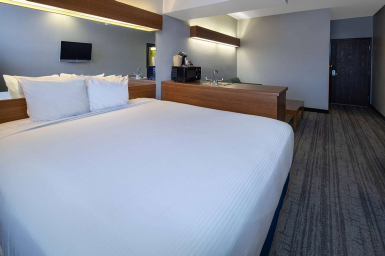 Bedroom 3, Baymont by Wyndham Las Vegas South Strip, Clark