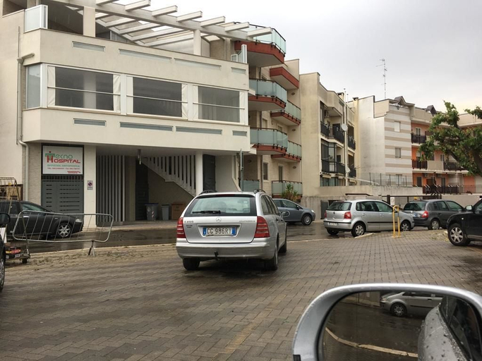 Exterior & Views 2, B&B Piazza Kolbe, Bari