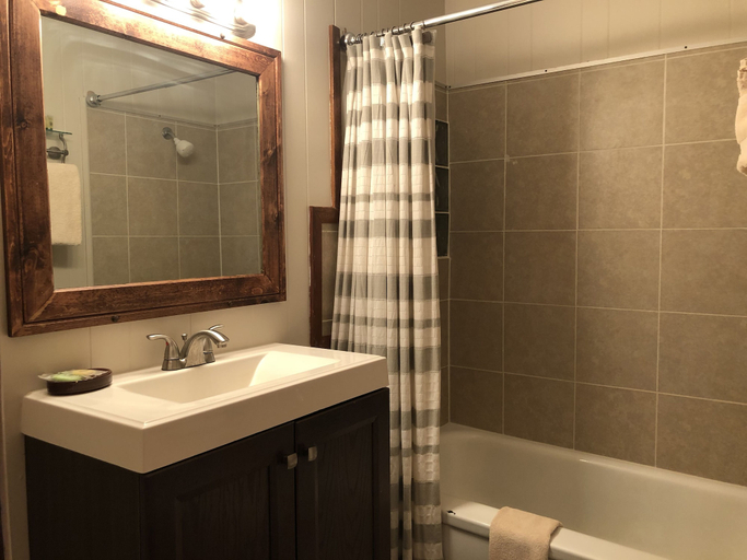 Bathroom 4, Dao House, Larimer