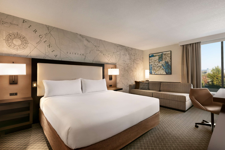 Bedroom 3, Doubletree by Hilton McLean Tysons, Fairfax