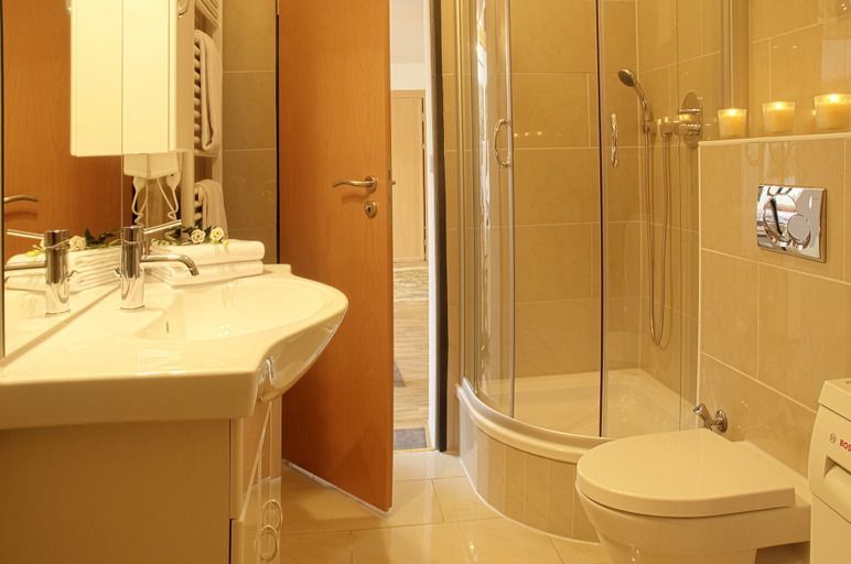 Bathroom 5, ATLAS Posthotel, Garmisch-Partenkirchen