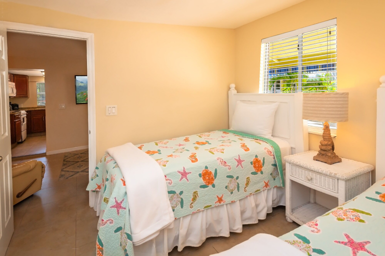 Bedroom 3, Cedar Cove Resort and Cottages, Manatee