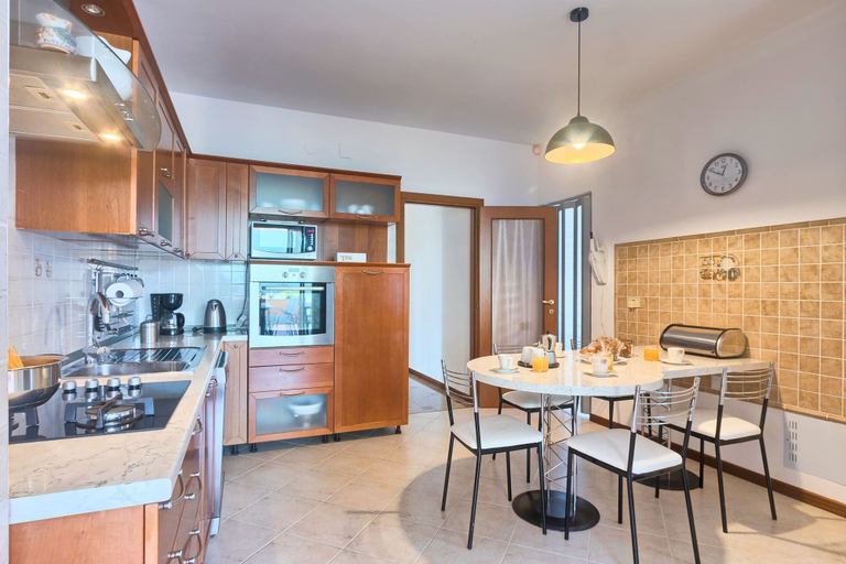 Others 5, Apartment 1564, Pula