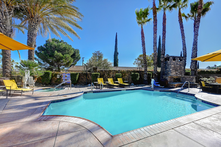 Sport & Beauty 2, Bellasera Hotel & Suites Paso Robles, Tapestry by Hilton, San Luis Obispo