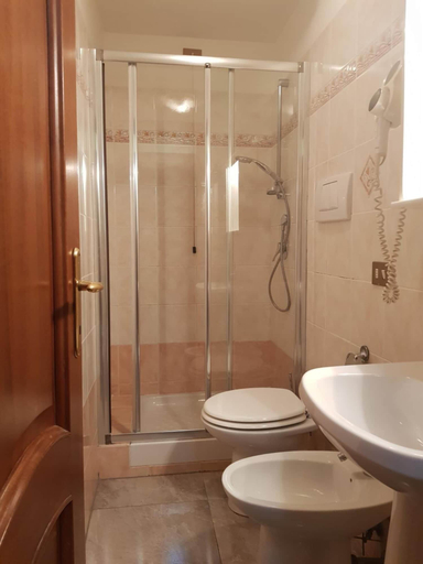 Bathroom 5, Rudy B&B, Rome