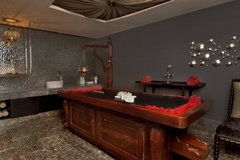 Bathroom 5, ITC Windsor, A Luxury Collection Hotel, Bengaluru, Bangalore