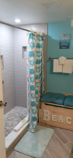Bathroom 5, Hawaiian Inn Beach Resort, Volusia