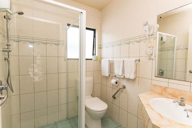 Bathroom 4, Dolphin Motel, Far North