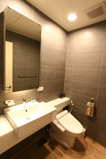 Bathroom 3, ToutsuGyoen, Pingtung
