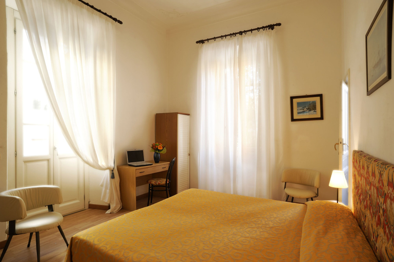 Bedroom 3, Hotel Alfieri, Savona