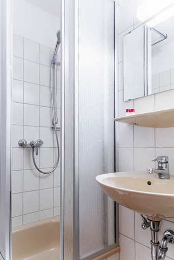 Bathroom 5, Bodensee-Hotel Kreuz, Bodenseekreis