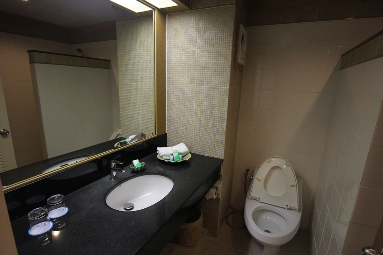 Bathroom 4, Phi Phi Banyan Villa, Mueang Krabi