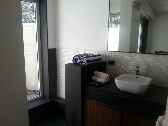 Bathroom 5, The Meadows Resort and Spa, Aurangabad
