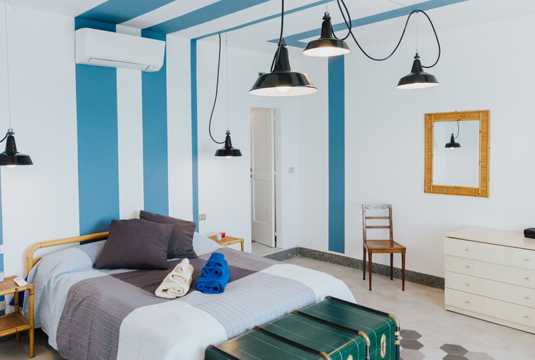 Bedroom 3, La Concha Suites, Salerno