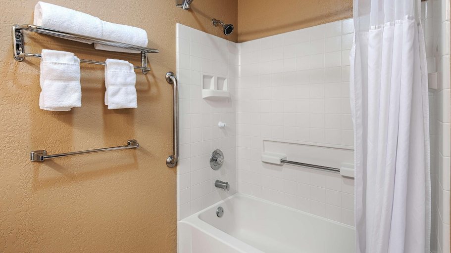 Bathroom 4, Antioch Inn & Suites Near Gurnee, Lake