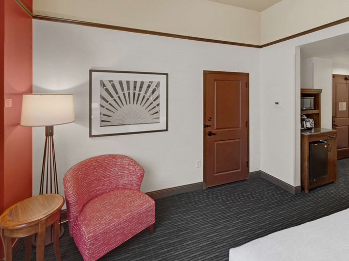 Bedroom 3, Hilton Garden Inn Milwaukee Downtown, Milwaukee