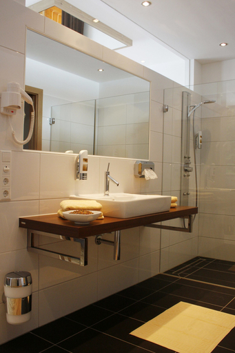 Bathroom 5, Almfrieden, Liezen