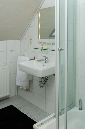 Bathroom, Hotel und Eventhaus Müggenkrug, Oldenburg
