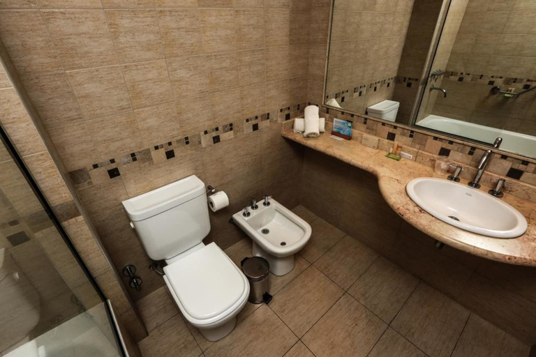 Bathroom 4, Howard Johnson by Wyndham Funes, Rosario