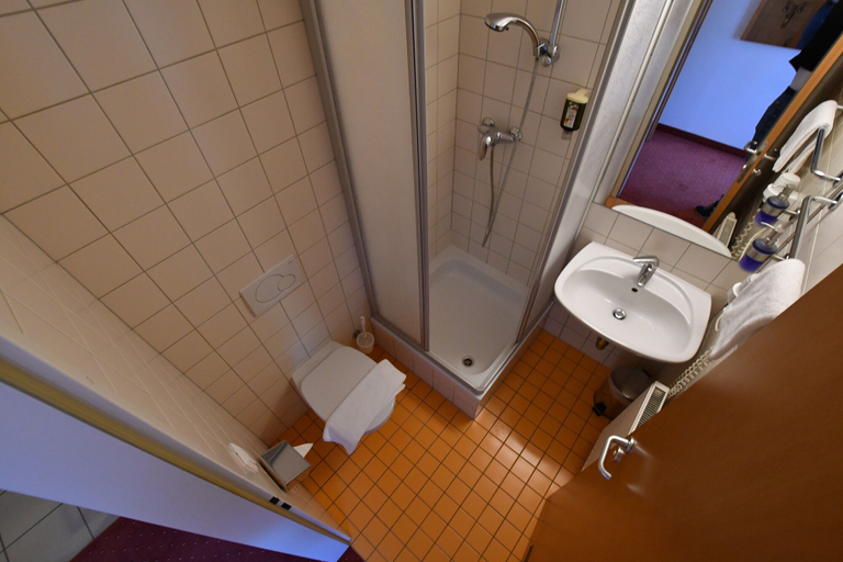 Bathroom 3, RoomRent55, Villach