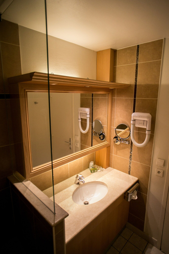 Bathroom 4, Le Relais Du Roy, Manche
