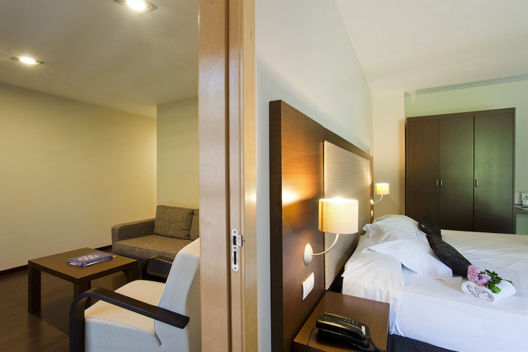 Bedroom 3, Hotel Balneario Elgorriaga, Navarra
