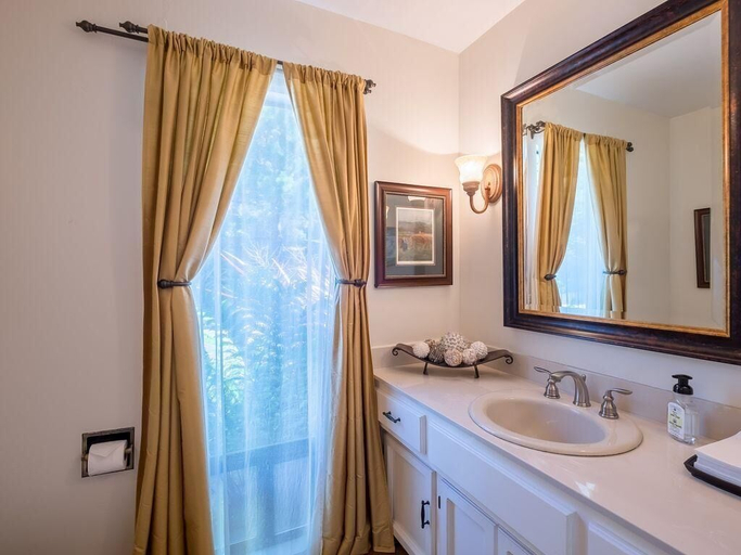 Bathroom 4, Lx55: Golfer's Delight Pebble Beach, Monterey