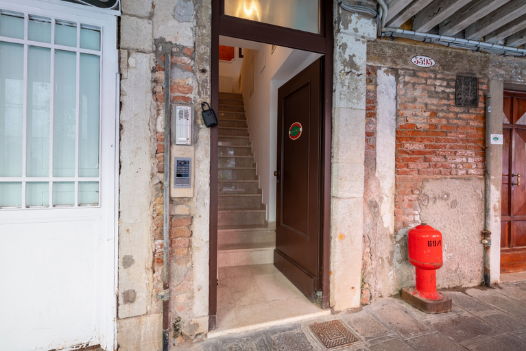 Exterior & Views 2, Hotel Al Sotoportego, Venezia