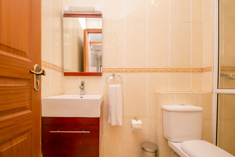 Bathroom 5, Meltonia Luxury Suites, Kibra