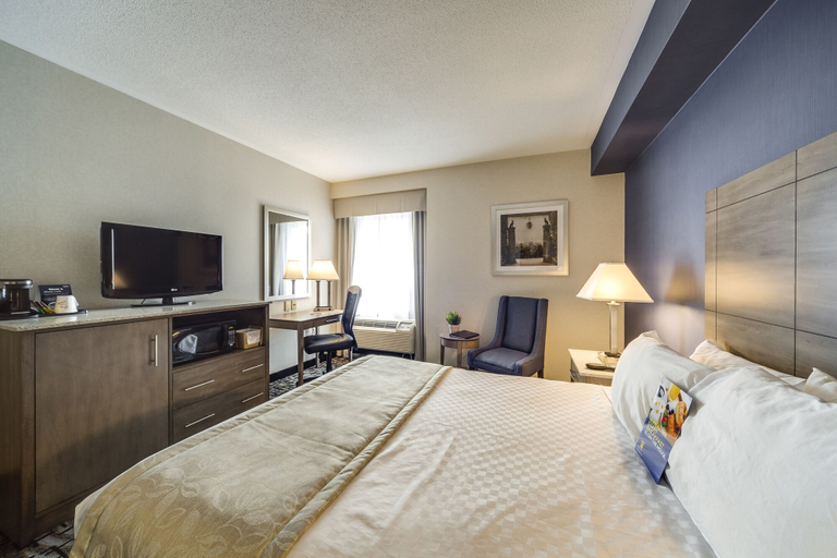 Bedroom 4, Monte Carlo Inn Oakville Suites, Halton