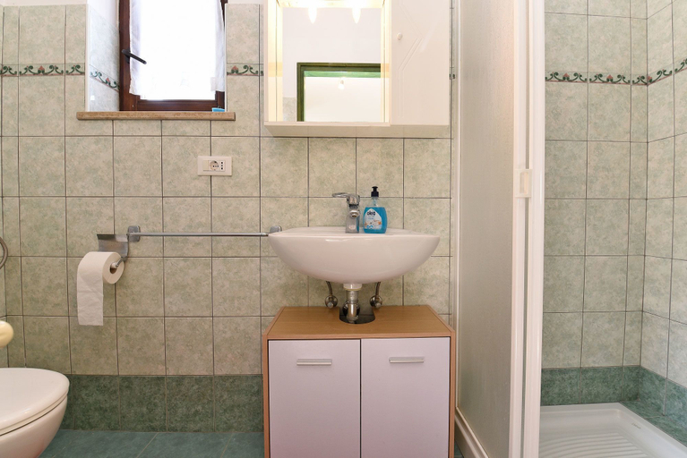 Bathroom 3, Apartment 1550, Rovinj