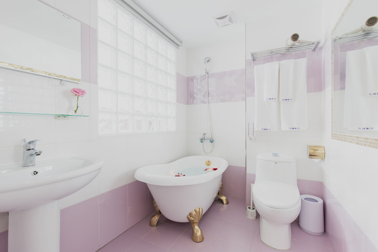 Bathroom 3, Welcome The Sun Enjoy The Moon, Kaohsiung