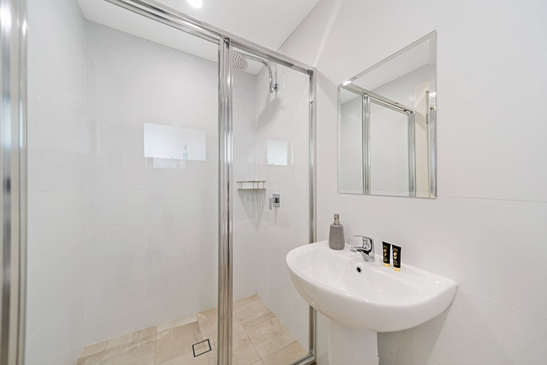 Bathroom 3, Carlton Suites, Goulburn Mulwaree - Goulburn