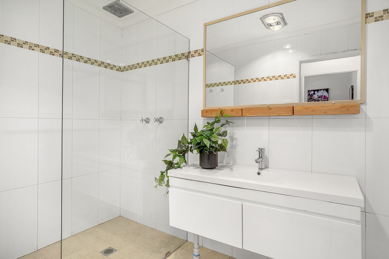 Bathroom 4, Nelson Street, 14, Port Stephens